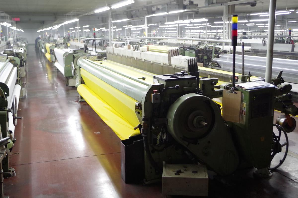 Looms weaving monofilament mesh