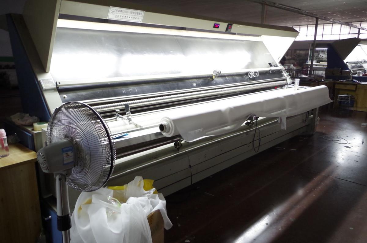 Mesh roll on the light-table inspection machine